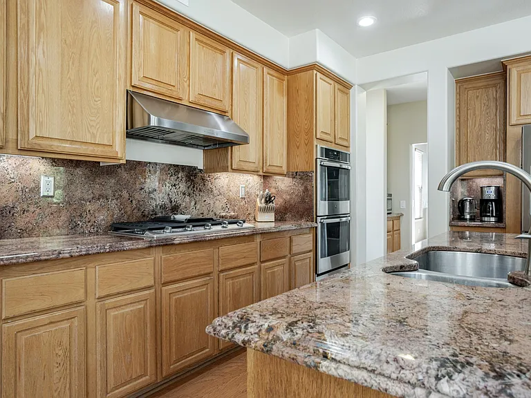 2636 Rudolph Dr — Photo 6