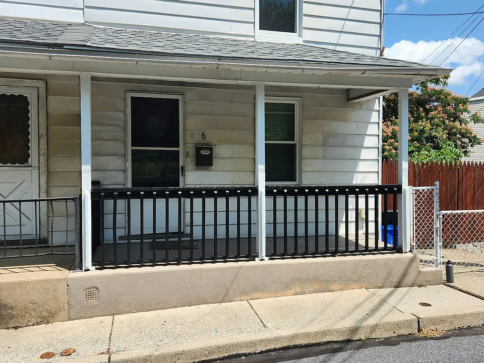 6 W Spruce St