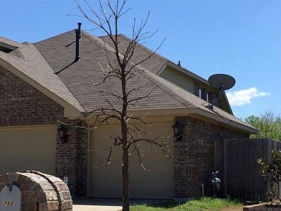 3rd image of 752 Hutchins Dr