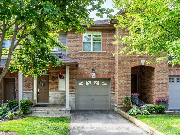 84 Myers Ln, Hamilton, ON L9G 0A5