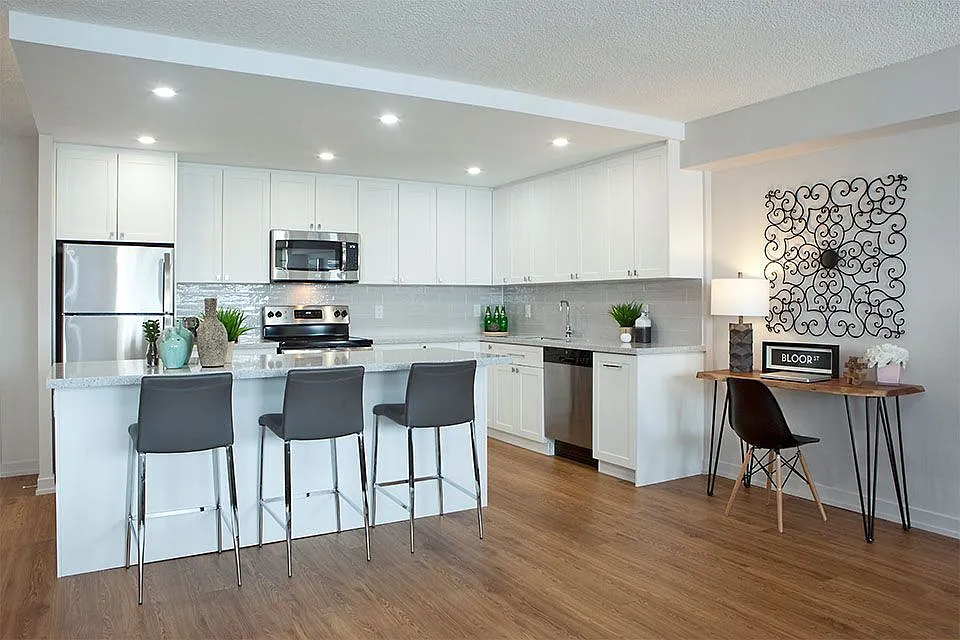 Royal Rose Apartments — Photo 4