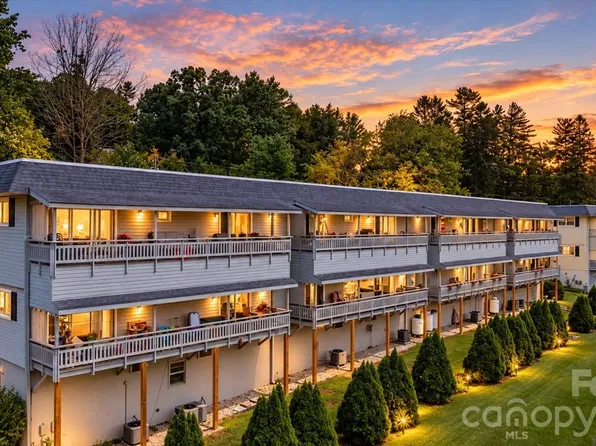 263 Fairway Ln APT D, Spruce Pine, NC 28777