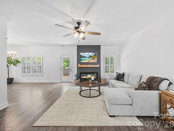 2nd image of 21012 Entrada Dr