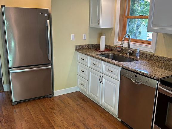 3rd image of 5019 Thompson Rd