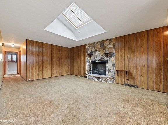 4th image of 671 Clayton Ln