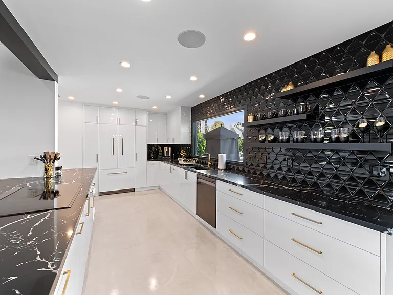 850 E Sierra Way — Photo 13
