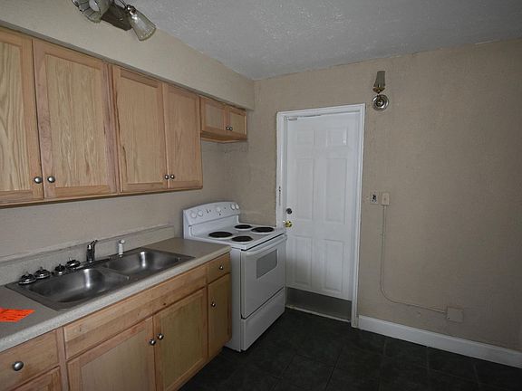 2nd image of 5762 Begonia Rd