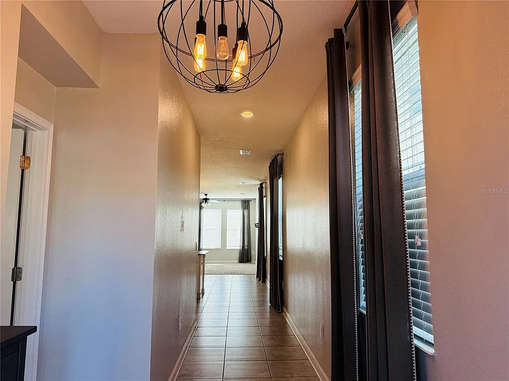4 bed, 3.5 bath, 2475 sqft, $3,050 — Photo 4