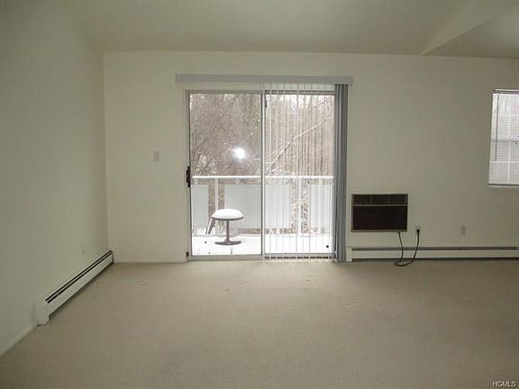 4th image of 100 Hillside Dr APT B14