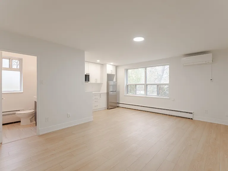107 Redpath Ave — Photo 11