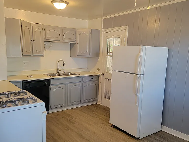 2042 Panamint St — Photo 6