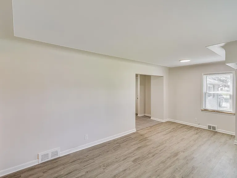 35099 Donnelly St — Photo 8