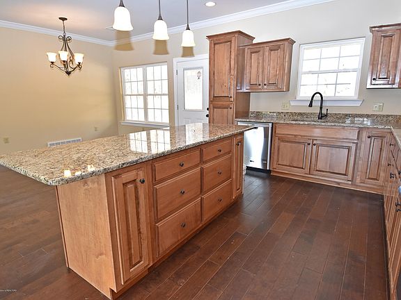 5th image of 3426 E Woodland