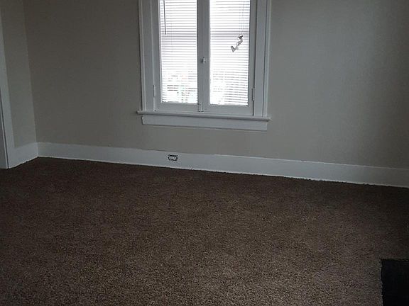 3rd image of 1281 Hillcrest Dr