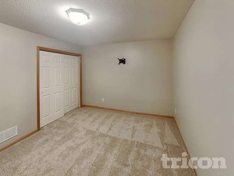 7010 S Park Dr — Photo 10