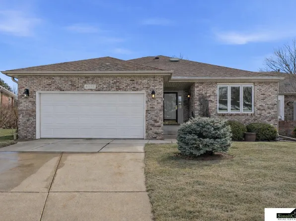 6707 Flint Ridge Rd, Lincoln, NE 68506