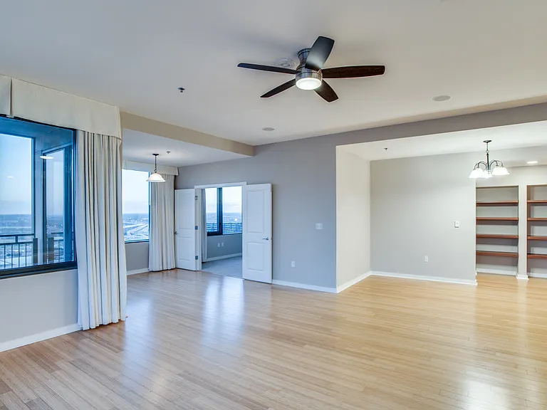 1200 Main St #2512 — Photo 4