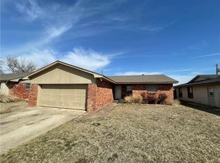873 SW 8th St, Moore, OK 73160