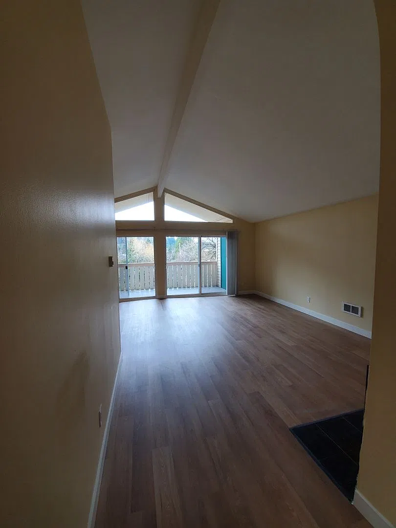 Townhouse Apartments — Photo 4