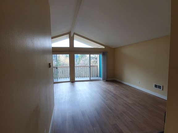 4th image of 417 Bellevue Way SE #Townhouse 402