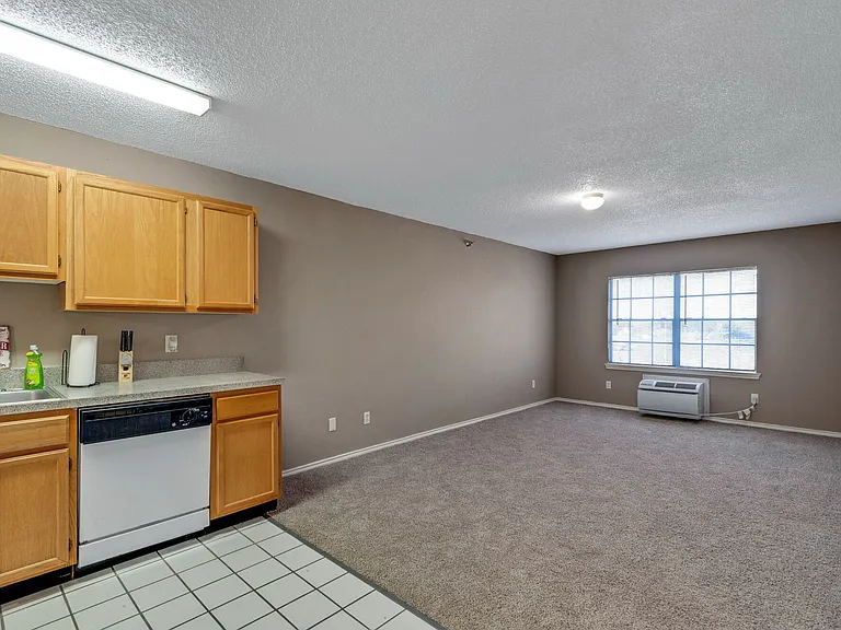 2802 Cimarron Blvd — Photo 5