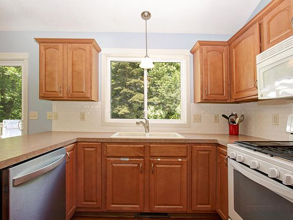 5th image of 2539 Orchard View Dr NE