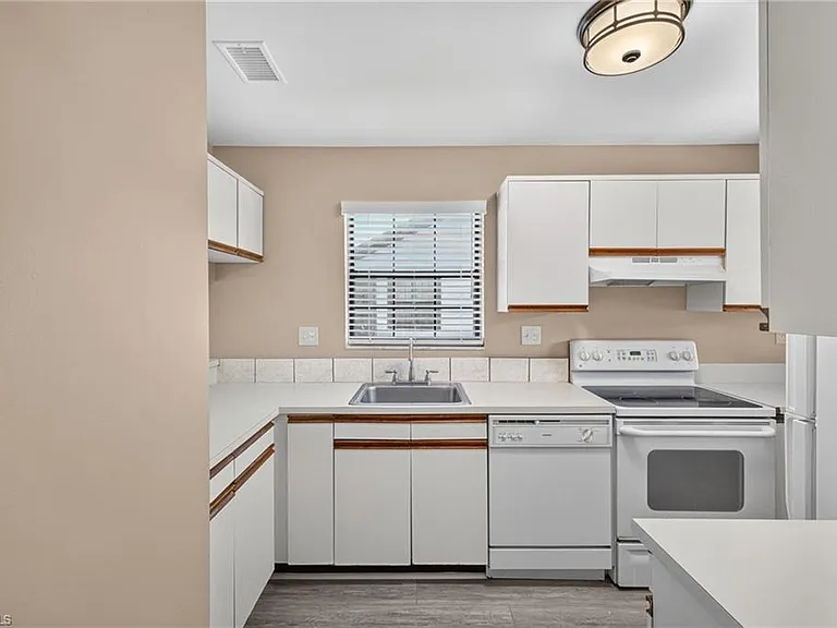5365 Treetops Dr #S-206 — Photo 6