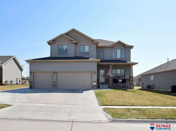 1200 Birchwood Dr, Hickman, NE 68372