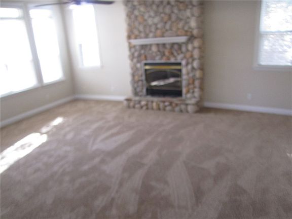 3rd image of 1631 N Jordan Ln