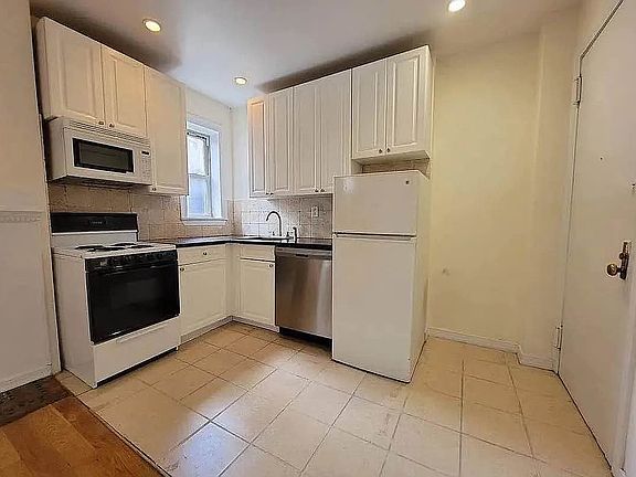 3rd image of 163 E 36th St #4N