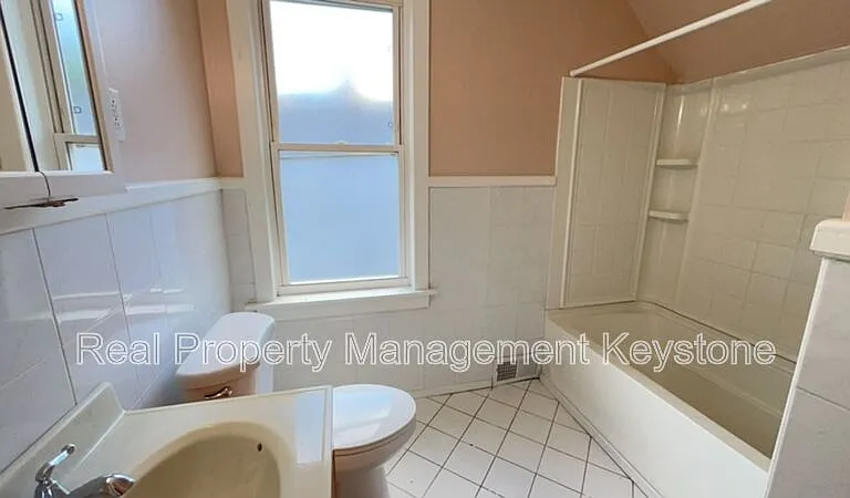 303 Lexington Ct — Photo 13