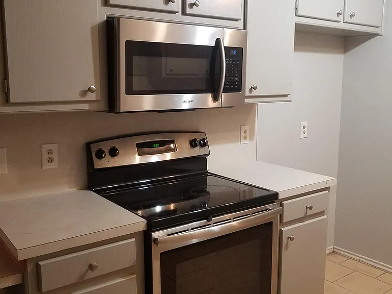 9705 Belton Ave — Photo 3