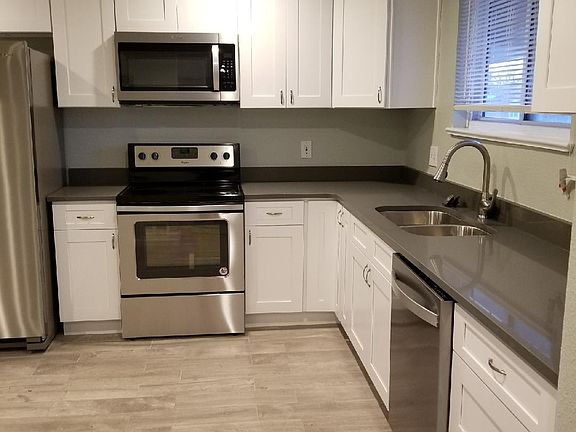 4th image of 2620 Newport St