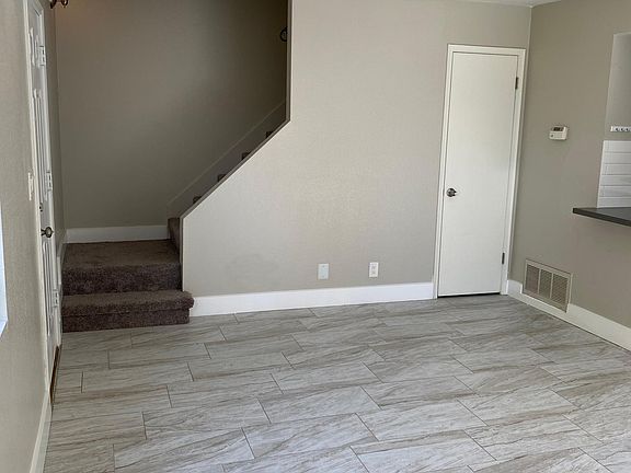 3rd image of 1218 E Lawrence Ln