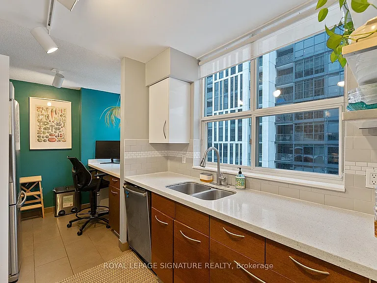 323 Richmond St E #412 — Photo 10