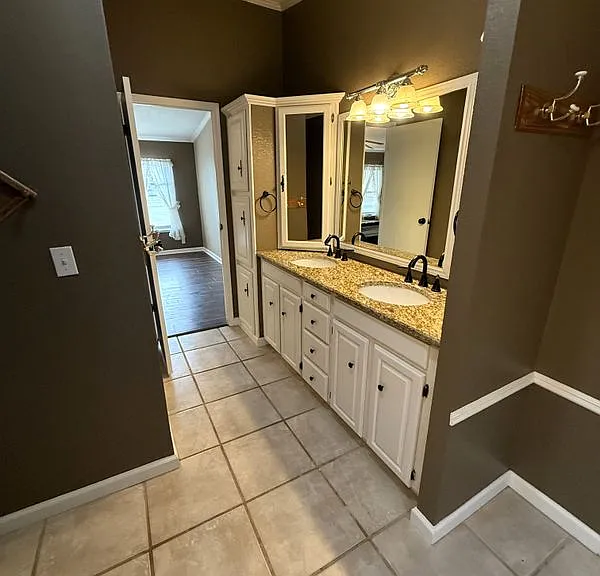 212 Thornton Ln — Photo 23