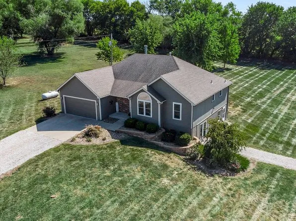 17413 Tower Rd, Basehor, KS 66007