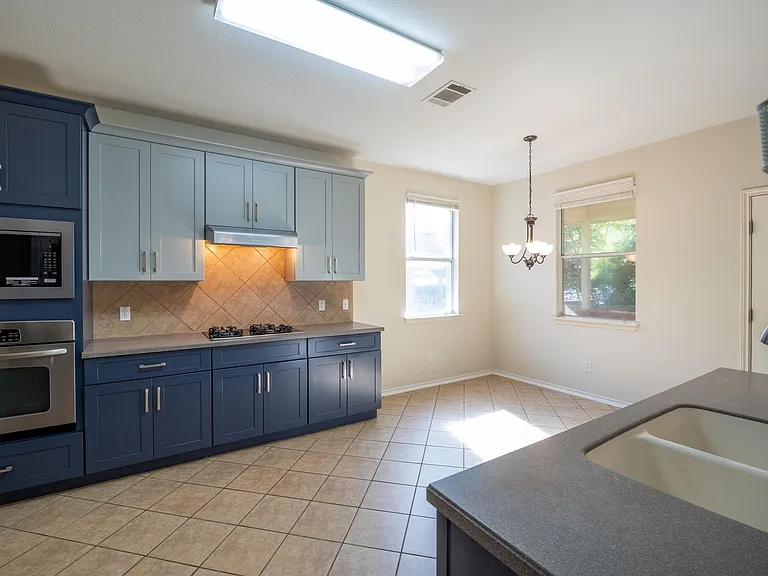 1710 Lomita Dr — Photo 7