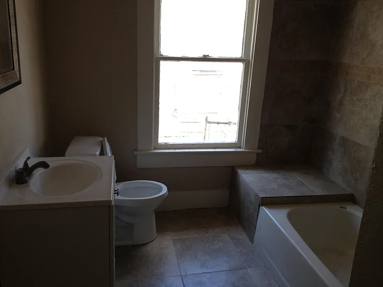 404 N Winnetka Ave — Photo 7