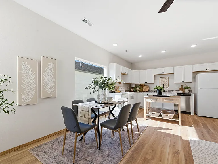 1723 N Main St #B — Photo 8