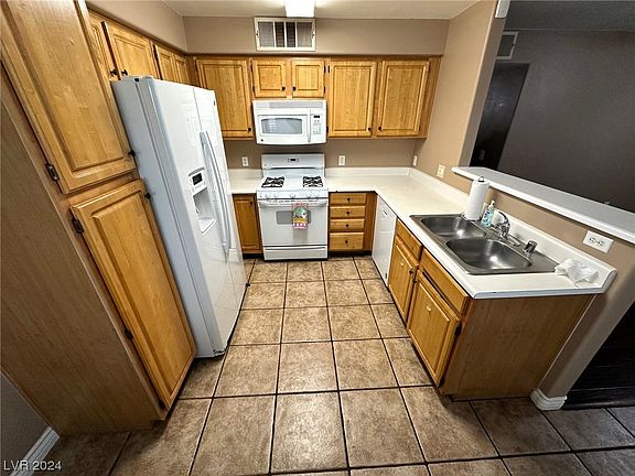 5th image of 5710 E Tropicana Ave Unit 1070