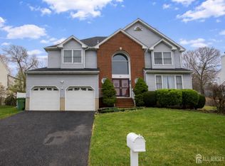 31 Scarlet Dr, Parlin, NJ