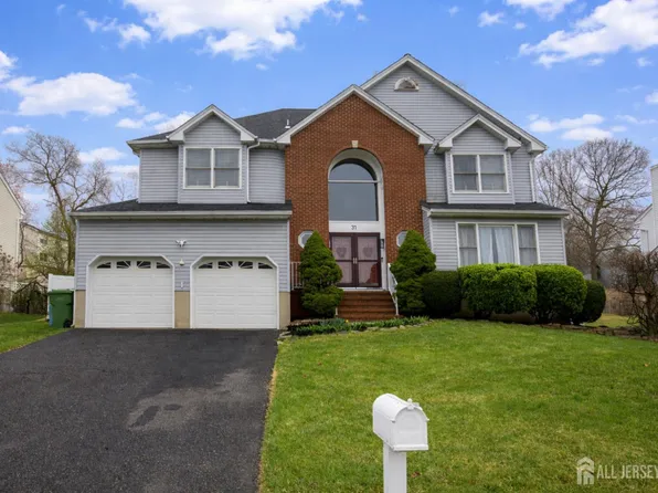 31 Scarlet Dr, Parlin, NJ 08859