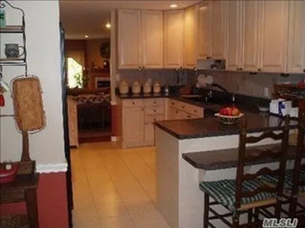 12 Beach Ave, Northport, NY 11768