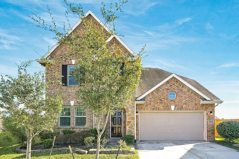 4 bed, 2.5 bath, 2479 sqft, $2,870 — Photo 1