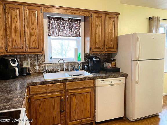 5th image of 2411 Meadowlark Ln