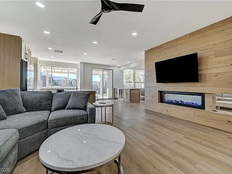 1317 Fox Acres Dr — Photo 15