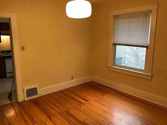 5th image of 1833 Dahlia St