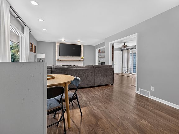 3rd image of 411 Bowles St