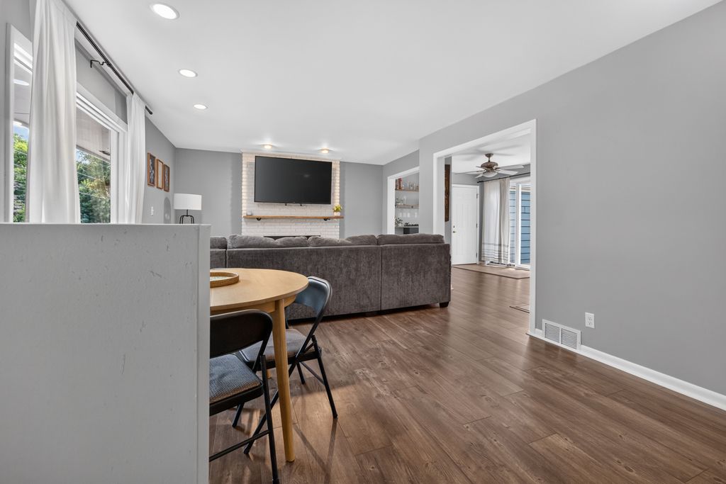 411 Bowles St, Normal, IL - View 3